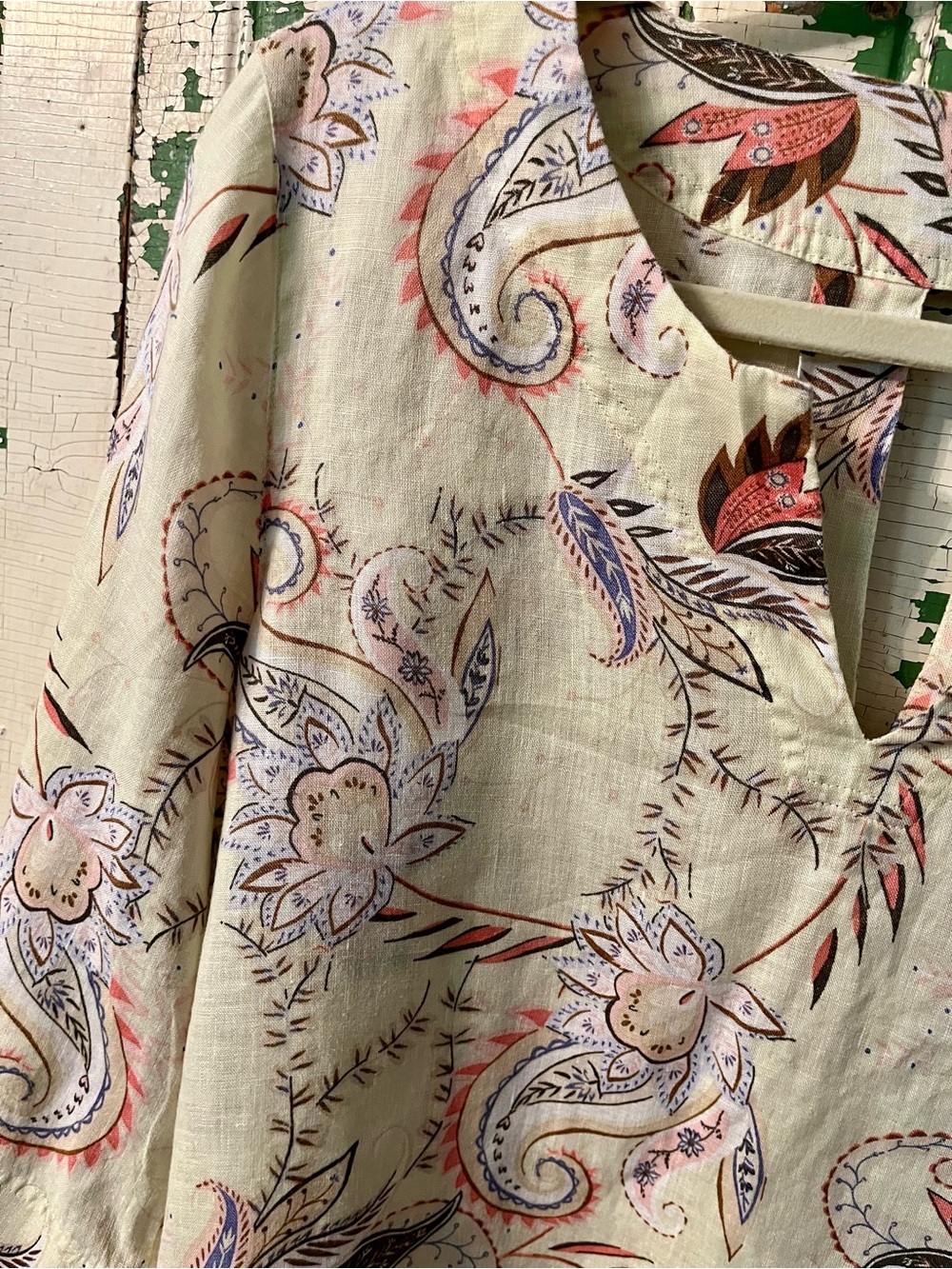 J Jill Linen Blouse nice Details! Floral Paisley Keyhole back Size Small